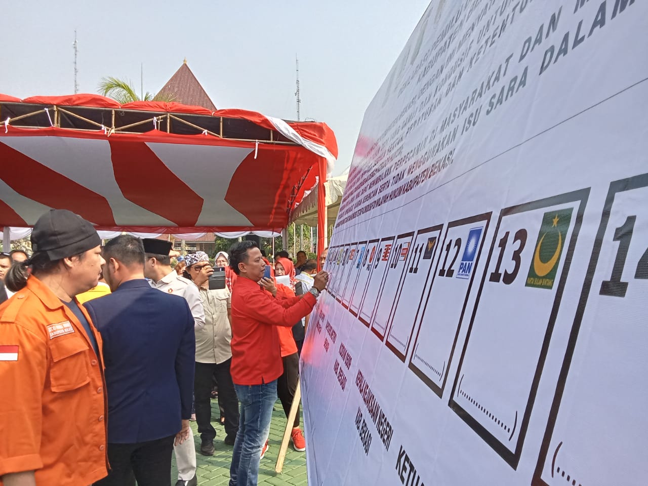 Parpol di Kabupaten Bekasi Deklarasi Pemilu Damai Parpol di Kabupaten Bekasi Deklarasi Pemilu Damai