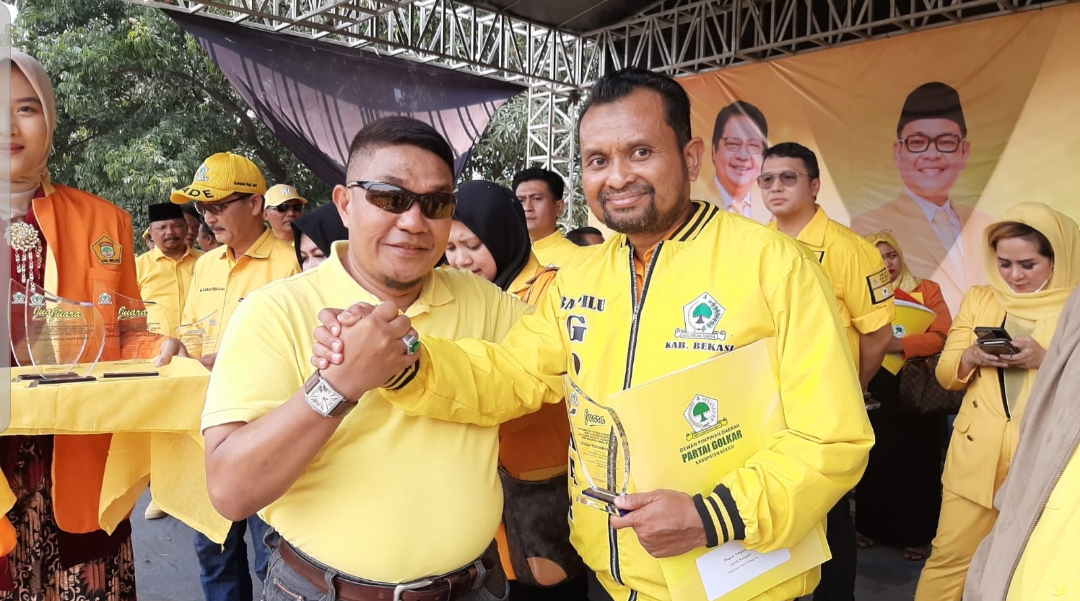 Son Haji Dianugerahi Juara 1 Simpatisan Terbanyak Oleh Partai Golkar Kabupaten Bekasi Son Haji Dianugerahi Juara 1 Simpatisan Terbanyak Oleh Partai Golkar Kabupaten Bekasi