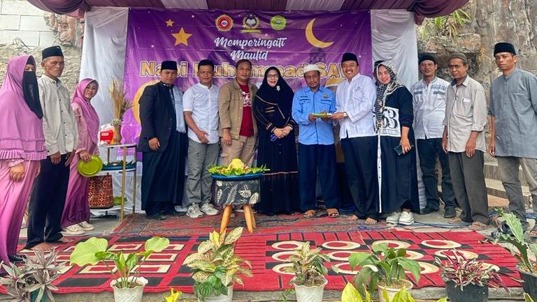 Berkah! TK Nasyrul Ulum Peringati Maulid Nabi Muhammad SAW dan Resmikan Gedung Sekolah Berkah! TK Nasyrul Ulum Peringati Maulid Nabi Muhammad SAW dan Resmikan Gedung Sekolah