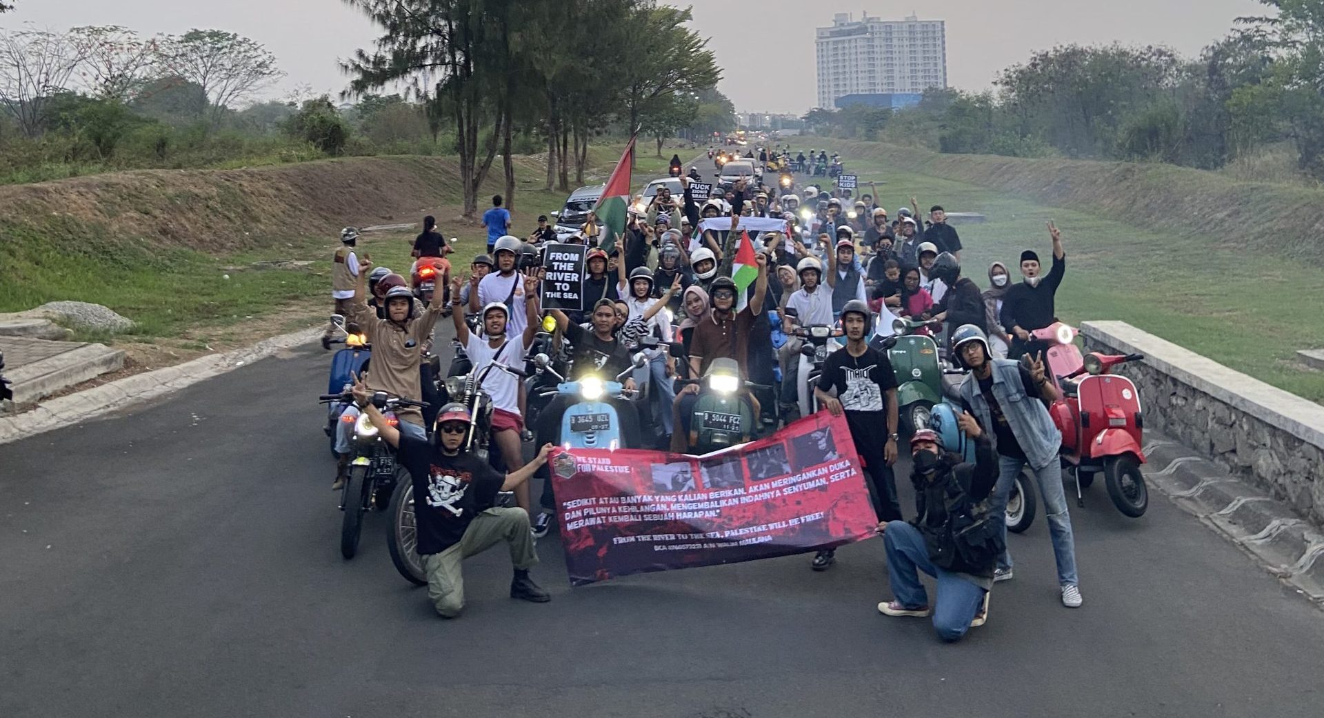Kutuk Keras Israel, Ratusan Komunitas Scooter Cikarang Aksi Bela Palestina Kutuk Keras Israel, Ratusan Komunitas Scooter Cikarang Aksi Bela Palestina
