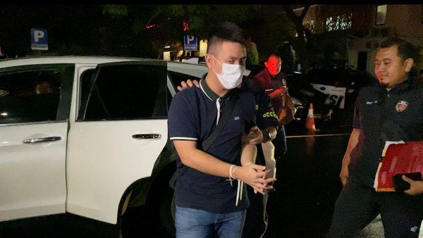 Mantap! Polisi Berhasil Menahan Christopher Stefanus Budianto Mantap! Polisi Berhasil Menahan Christopher Stefanus Budianto