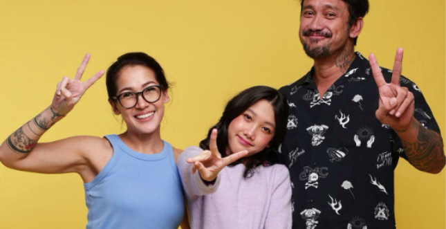 Anak Tora Sudiro Rilis Album Mini yang Bertajuk ‘Ibu Pintu Surgaku’ Anak Tora Sudiro Rilis Album Mini yang Bertajuk ‘Ibu Pintu Surgaku’
