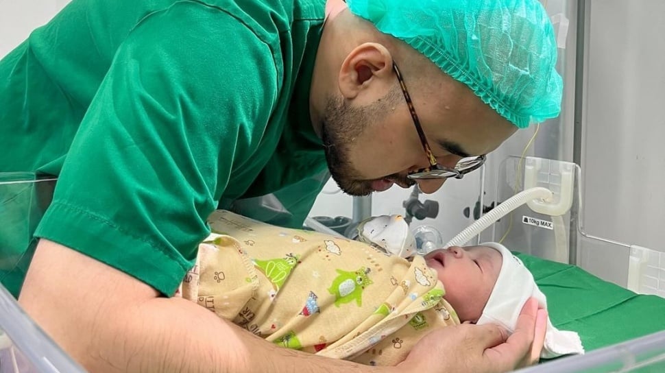 Dikaruniai Anak Pertama, Kemal Palevi Resmi Jadi Ayah Dikaruniai Anak Pertama, Kemal Palevi Resmi Jadi Ayah