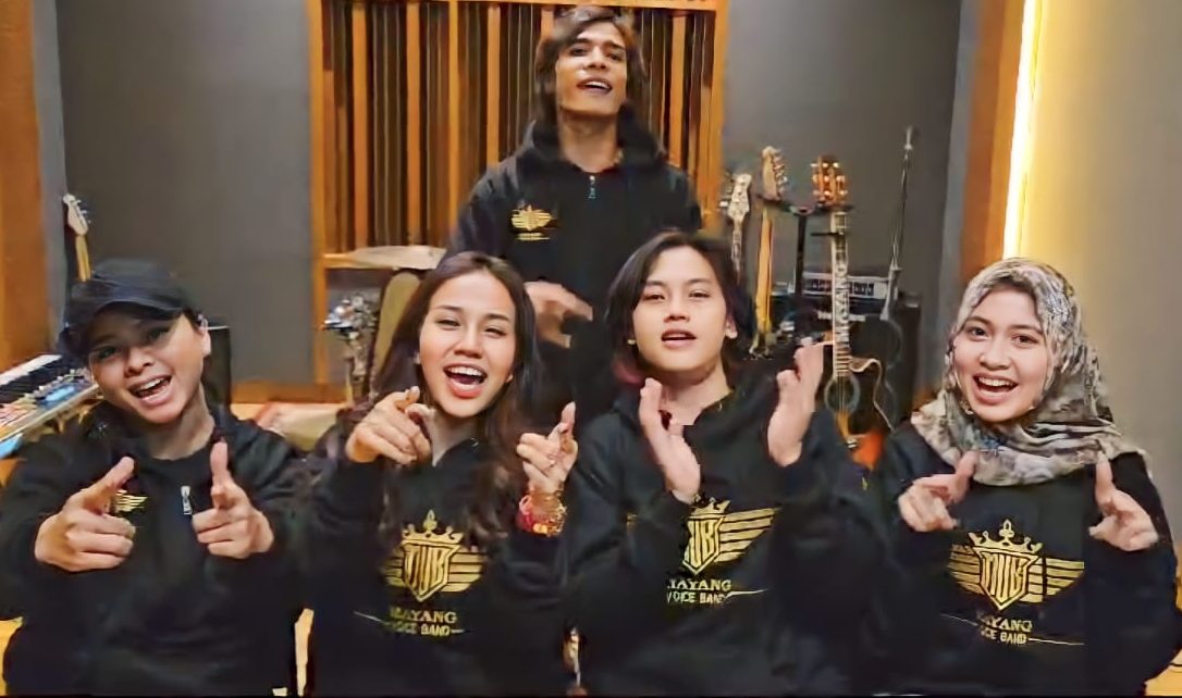 Mayang Lucyana Bakal Launching Mini Album Bertajuk “Story Of Love” dengan Grup Band MVB Mayang Lucyana Bakal Launching Mini Album Bertajuk “Story Of Love” dengan Grup Band MVB