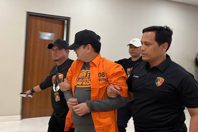 Waduh! Dito Mahendra Bakal Dipenjara 20 Tahun Akibat Kepemilikan Senjata Api Ilegal Waduh! Dito Mahendra Bakal Dipenjara 20 Tahun Akibat Kepemilikan Senjata Api Ilegal