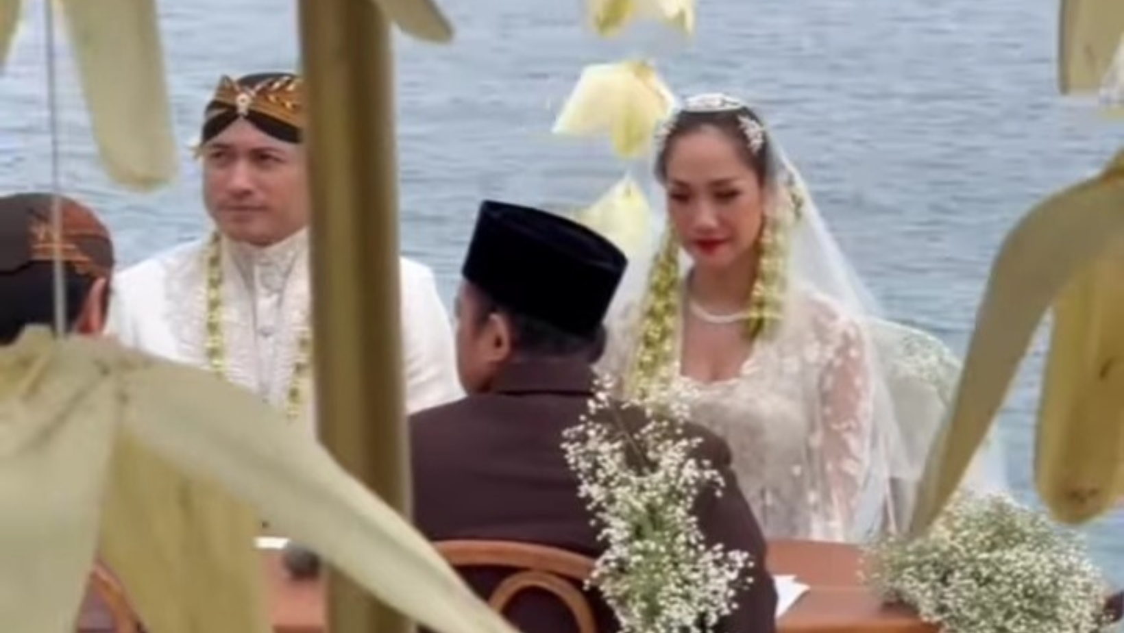 Simak! Ini Dia Maskawin Pernikahan Bunga Citra Lestari dengan Tiko Aryawardhana, Apa Saja? Simak! Ini Dia Maskawin Pernikahan Bunga Citra Lestari dengan Tiko Aryawardhana, Apa Saja?