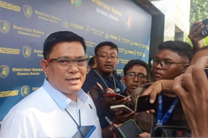 Polisi Rampung Periksa Pemeran Film Porno sebagai Tersangka Polisi Rampung Periksa Pemeran Film Porno sebagai Tersangka