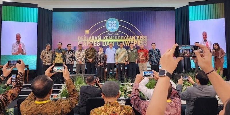 Mantap! Anies dan Ganjar Tandatangani Deklarasi Kemerdekaan Pers Mantap! Anies dan Ganjar Tandatangani Deklarasi Kemerdekaan Pers