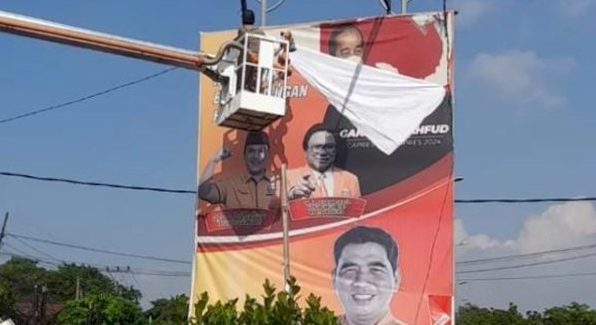 Sejumlah Tim Gabungan Copot APK di Cikarang Saat Masa Tenang Sejumlah Tim Gabungan Copot APK di Cikarang Saat Masa Tenang