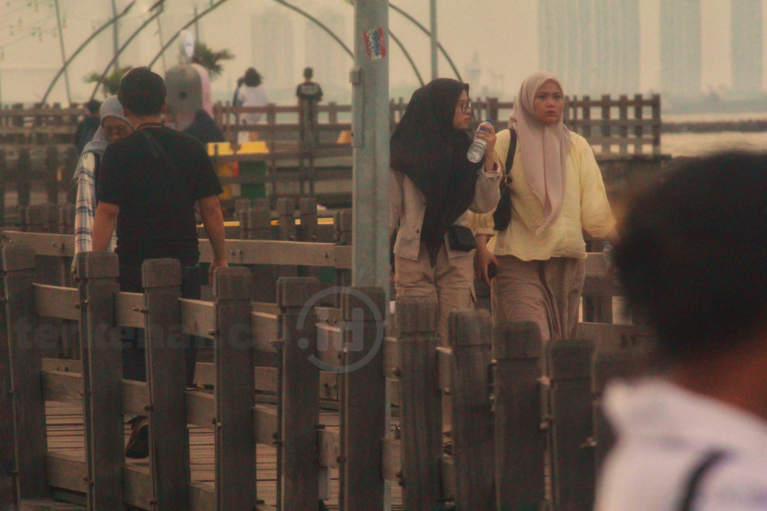 FOTO: Potret Warga ‘Ngabuburit’ Masuk Gratis di Ancol FOTO: Potret Warga ‘Ngabuburit’ Masuk Gratis di Ancol