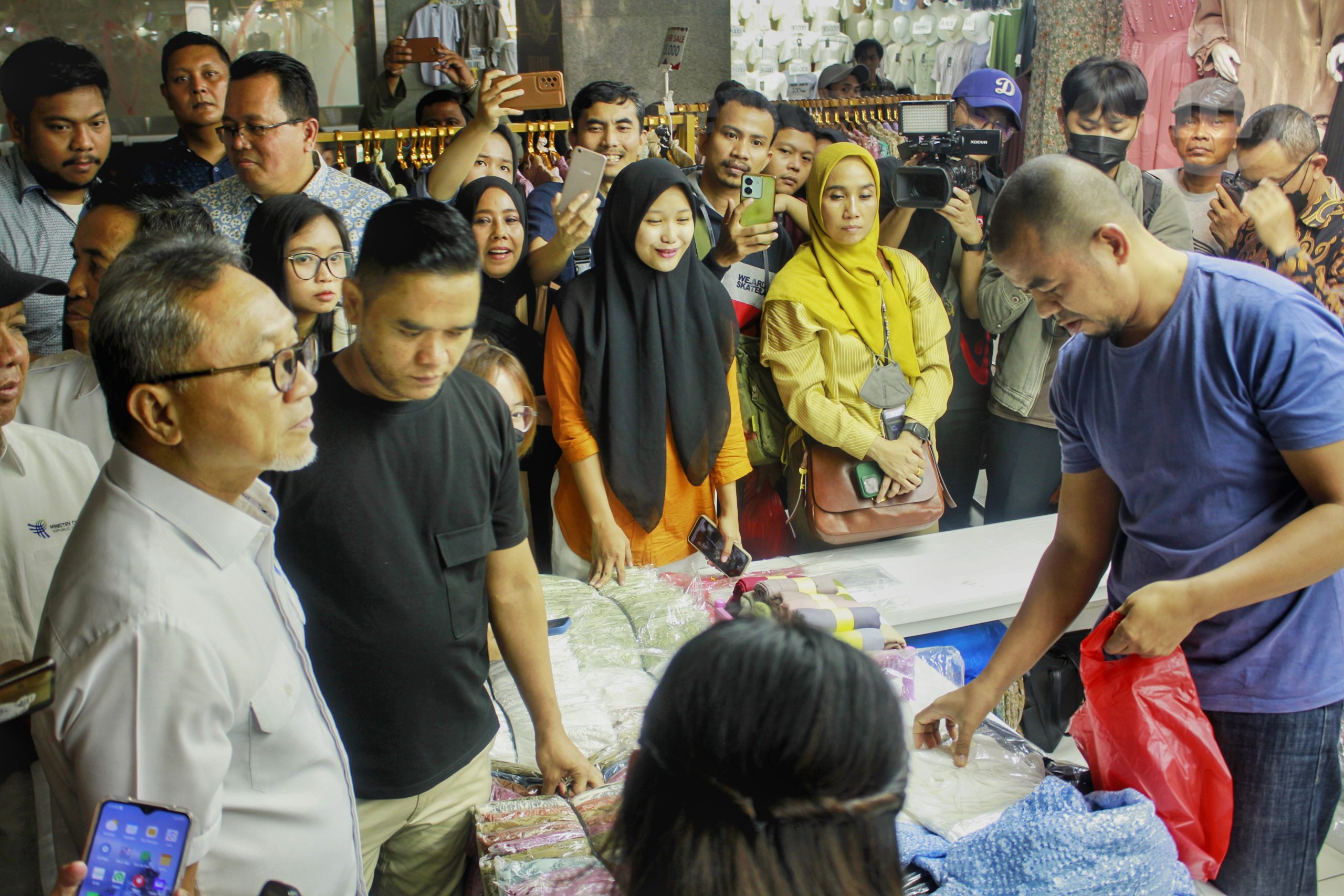 Waduh! Kondisi Pedagang Pasar Tanah Abang Banyak yang Bangkrut Waduh! Kondisi Pedagang Pasar Tanah Abang Banyak yang Bangkrut