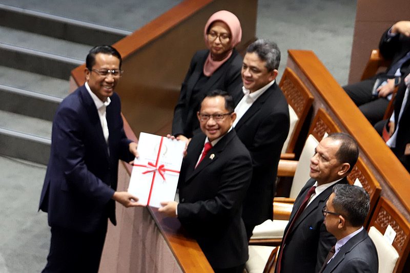 Tok! RUU DKJ Resmi Disahkan Jadi UU, Jakarta Bukan Lagi Ibu Kota Tok! RUU DKJ Resmi Disahkan Jadi UU, Jakarta Bukan Lagi Ibu Kota