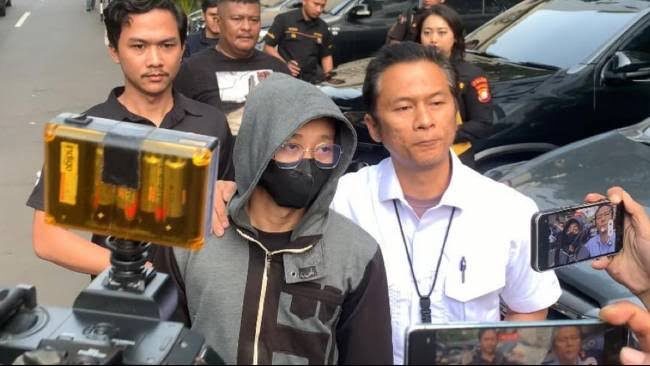 Petugas Damkar Jaktim yang Diduga Cabuli Anak Kandung Jadi Tersangka Petugas Damkar Jaktim yang Diduga Cabuli Anak Kandung Jadi Tersangka