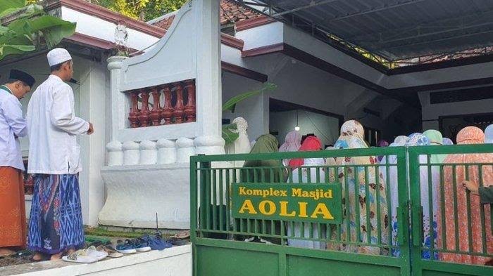 Jemaah Masjid Aolia Rayakan Idul Fitri Hari Ini, Begini Kata Kemenag Jemaah Masjid Aolia Rayakan Idul Fitri Hari Ini, Begini Kata Kemenag