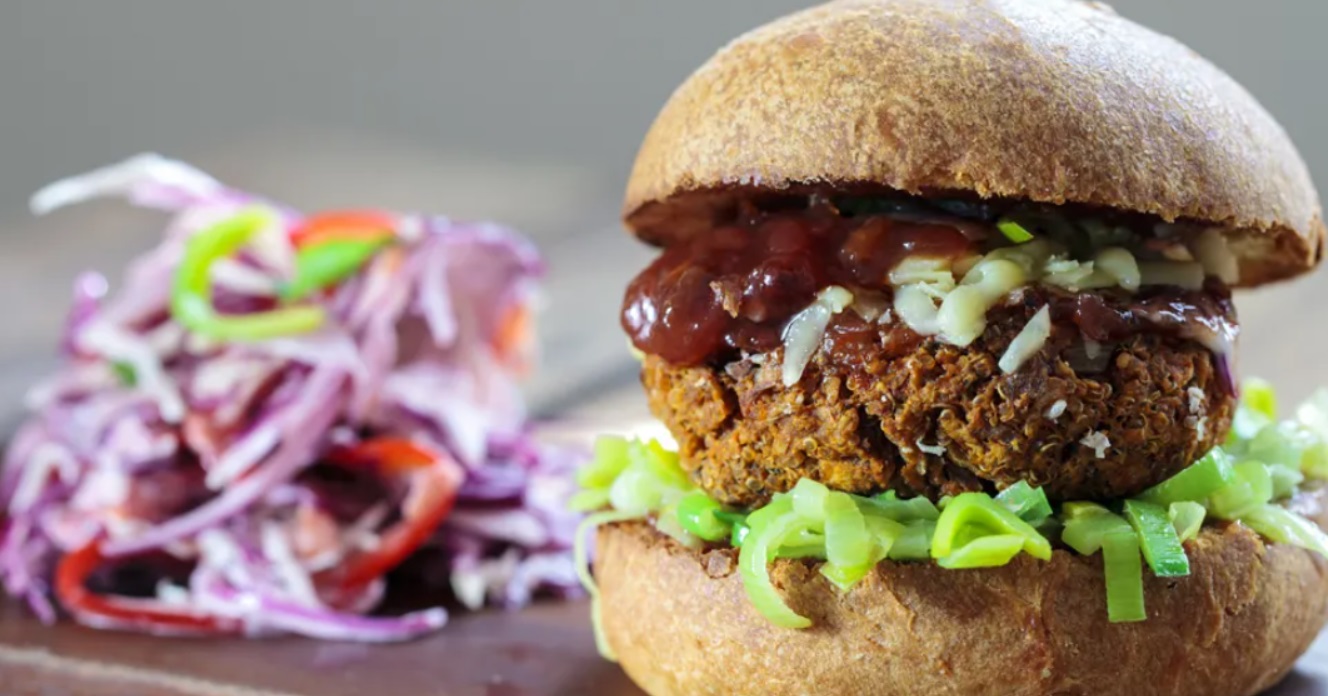 Burger Nabati dengan Saus Plum Oriental Burger Nabati dengan Saus Plum Oriental