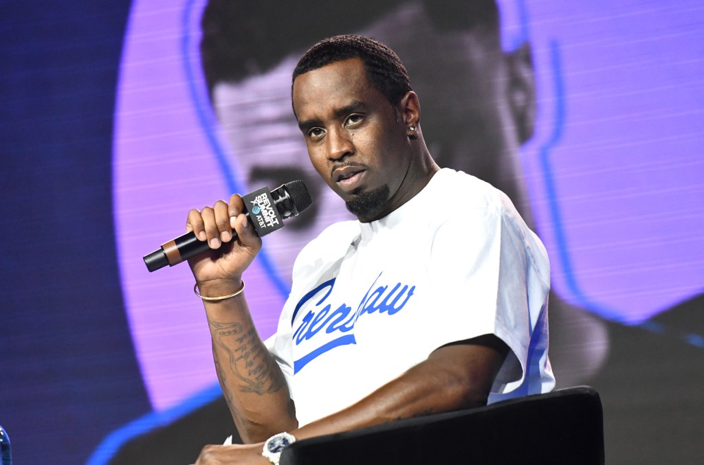 Penuduh Diddy Berbicara untuk Pertama Kalinya Setelah Tuntutan Pelecehan Seks Penuduh Diddy Berbicara untuk Pertama Kalinya Setelah Tuntutan Pelecehan Seks