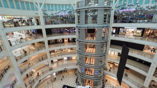 Kebahagiaan Ritel: Dubai Mall Nikmat dengan Harta Belanja yang Tak Ada Habisnya Kebahagiaan Ritel: Dubai Mall Nikmat dengan Harta Belanja yang Tak Ada Habisnya