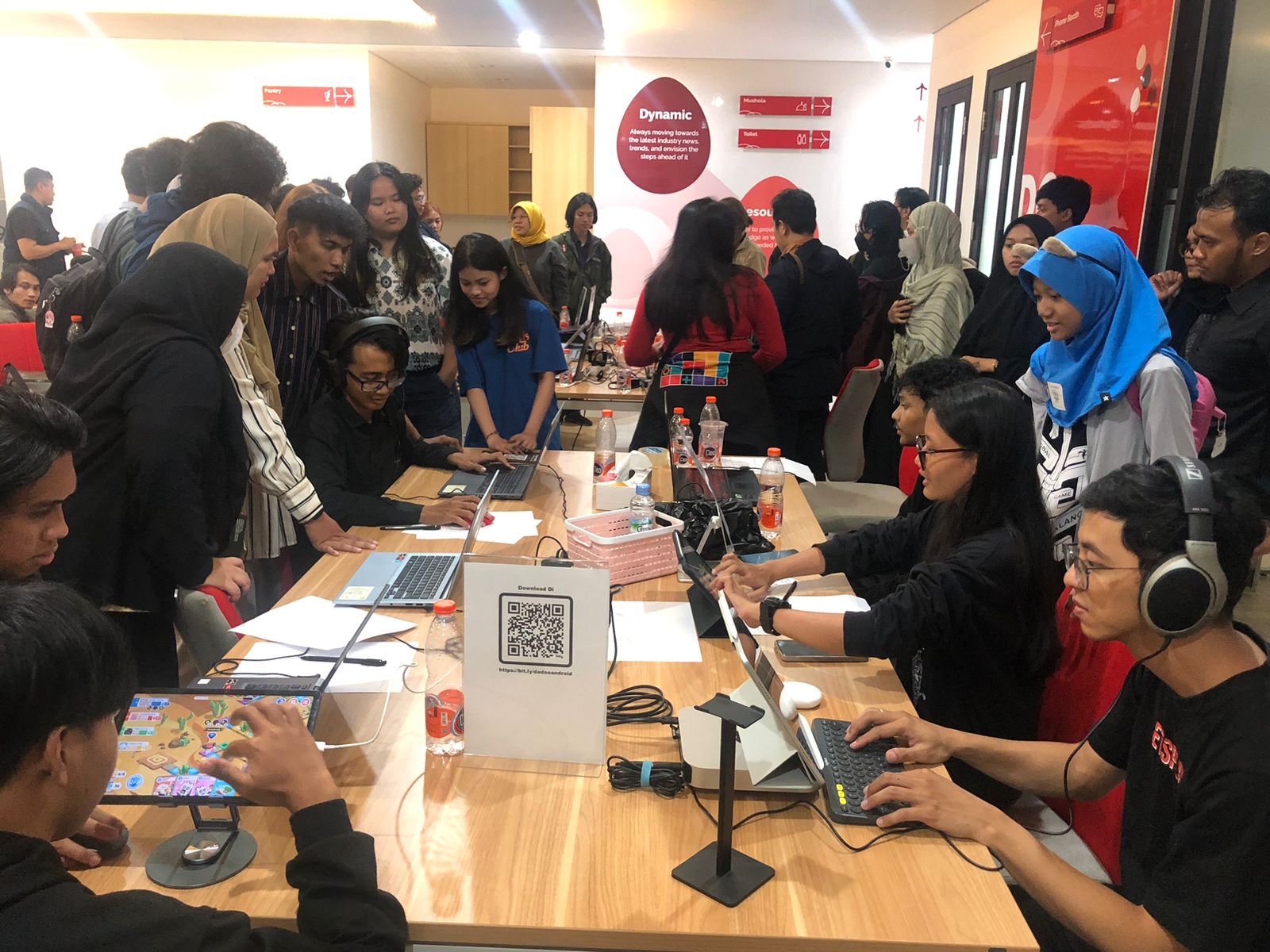 Telkom Indonesia Dukung Komunitas Pengembang Gim di Kota Malang dengan Menggelar Indigo Sport Health center Telkom Indonesia Dukung Komunitas Pengembang Gim di Kota Malang dengan Menggelar Indigo Sport Health center