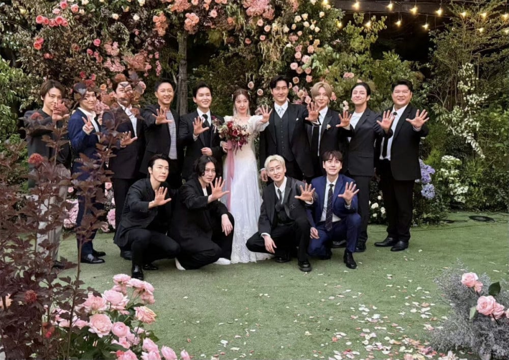 Anggota Tremendous Junior menampilkan “Maaf Maaf” di pernikahan Ryeowook Anggota Tremendous Junior menampilkan “Maaf Maaf” di pernikahan Ryeowook