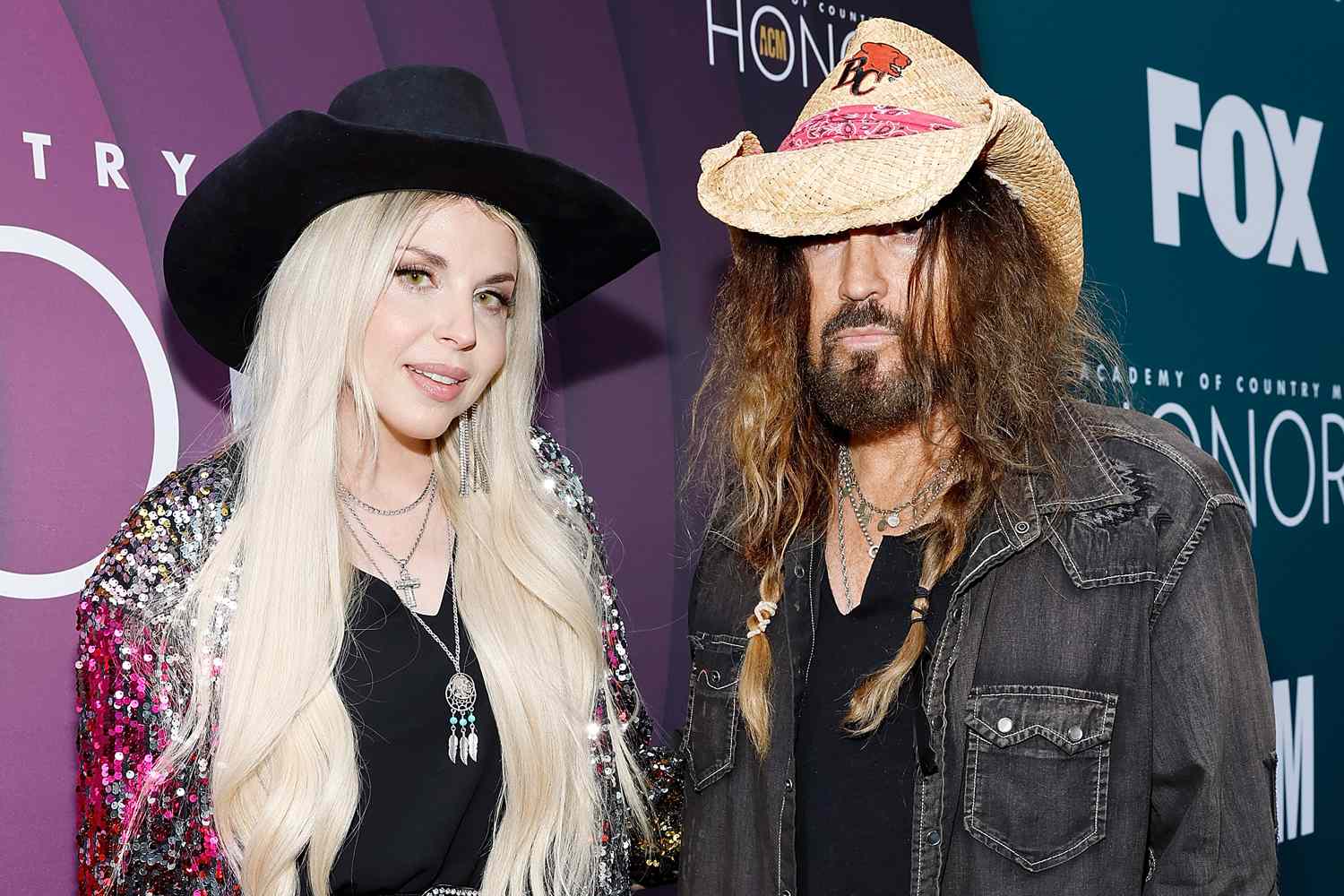 Billy Ray Cyrus Mengajukan Cerai dari Firerose Setelah Kurang dari Setahun Menikah Billy Ray Cyrus Mengajukan Cerai dari Firerose Setelah Kurang dari Setahun Menikah