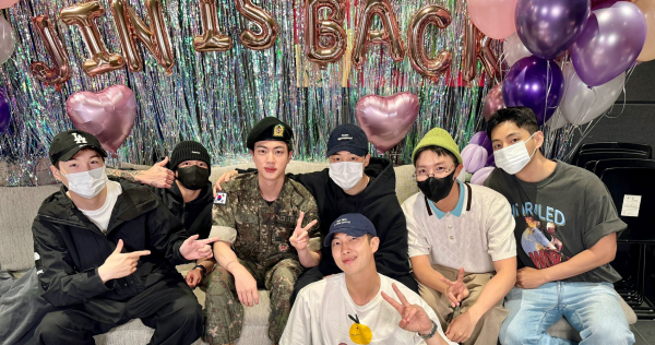 V BTS (Kim Taehyung) Jadi Idol K-Pop Paling Banyak Dicari di Google V BTS (Kim Taehyung) Jadi Idol K-Pop Paling Banyak Dicari di Google