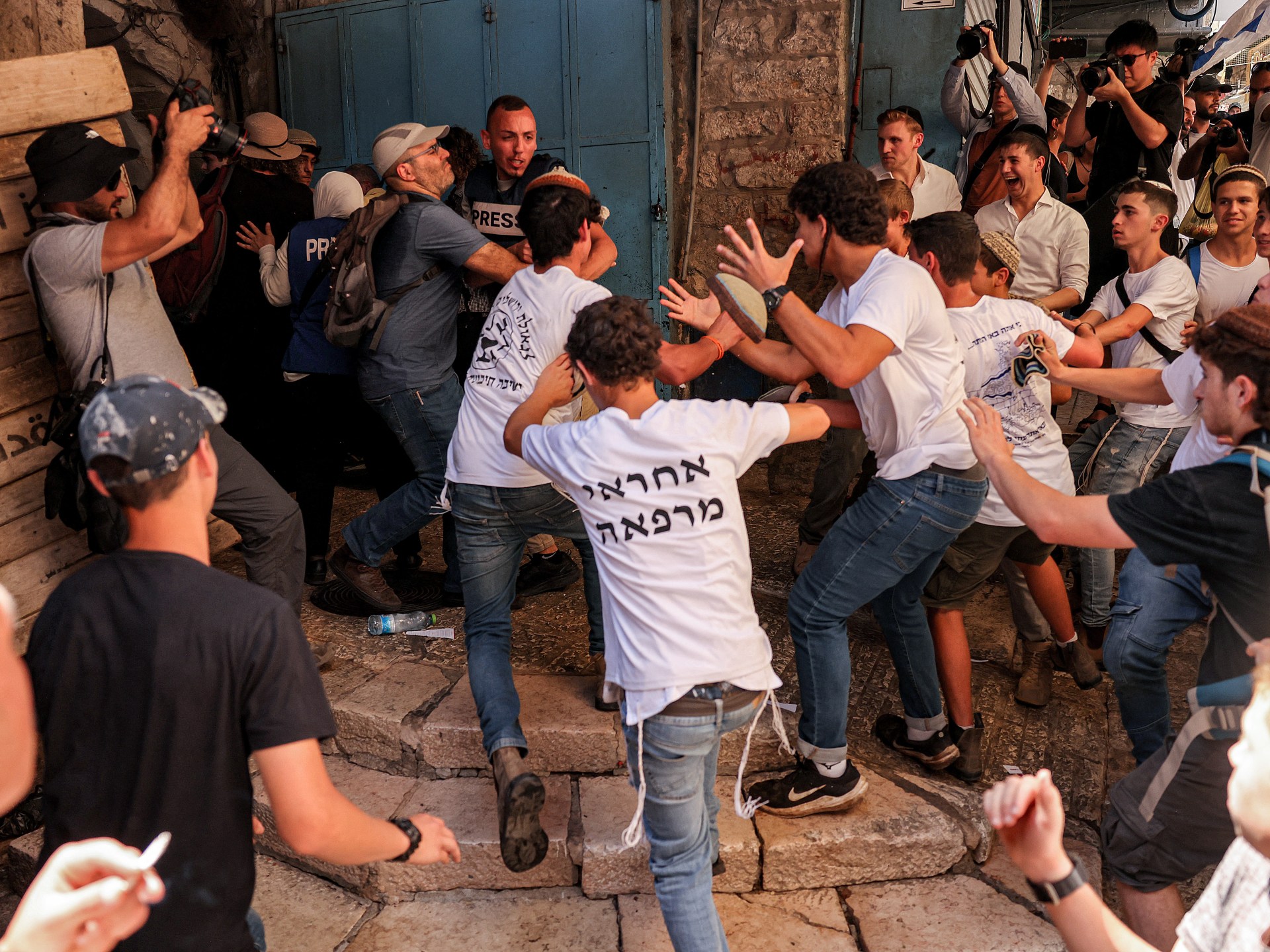 Ribuan warga Israel berbaris melalui Yerusalem, beberapa menyerang warga Palestina | Berita konflik Israel-Palestina Ribuan warga Israel berbaris melalui Yerusalem, beberapa menyerang warga Palestina | Berita konflik Israel-Palestina