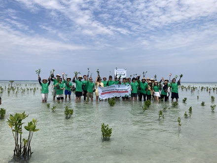 Perusahaan Teknologi Hikvision Rayakan Hari Lingkungan Hidup dengan Tanam Mangrove Perusahaan Teknologi Hikvision Rayakan Hari Lingkungan Hidup dengan Tanam Mangrove
