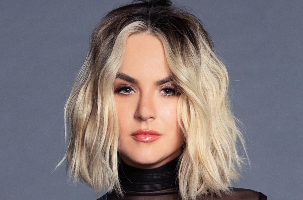 JoJo Mengumumkan Memoar ‘Over the Affect’ JoJo Mengumumkan Memoar ‘Over the Affect’