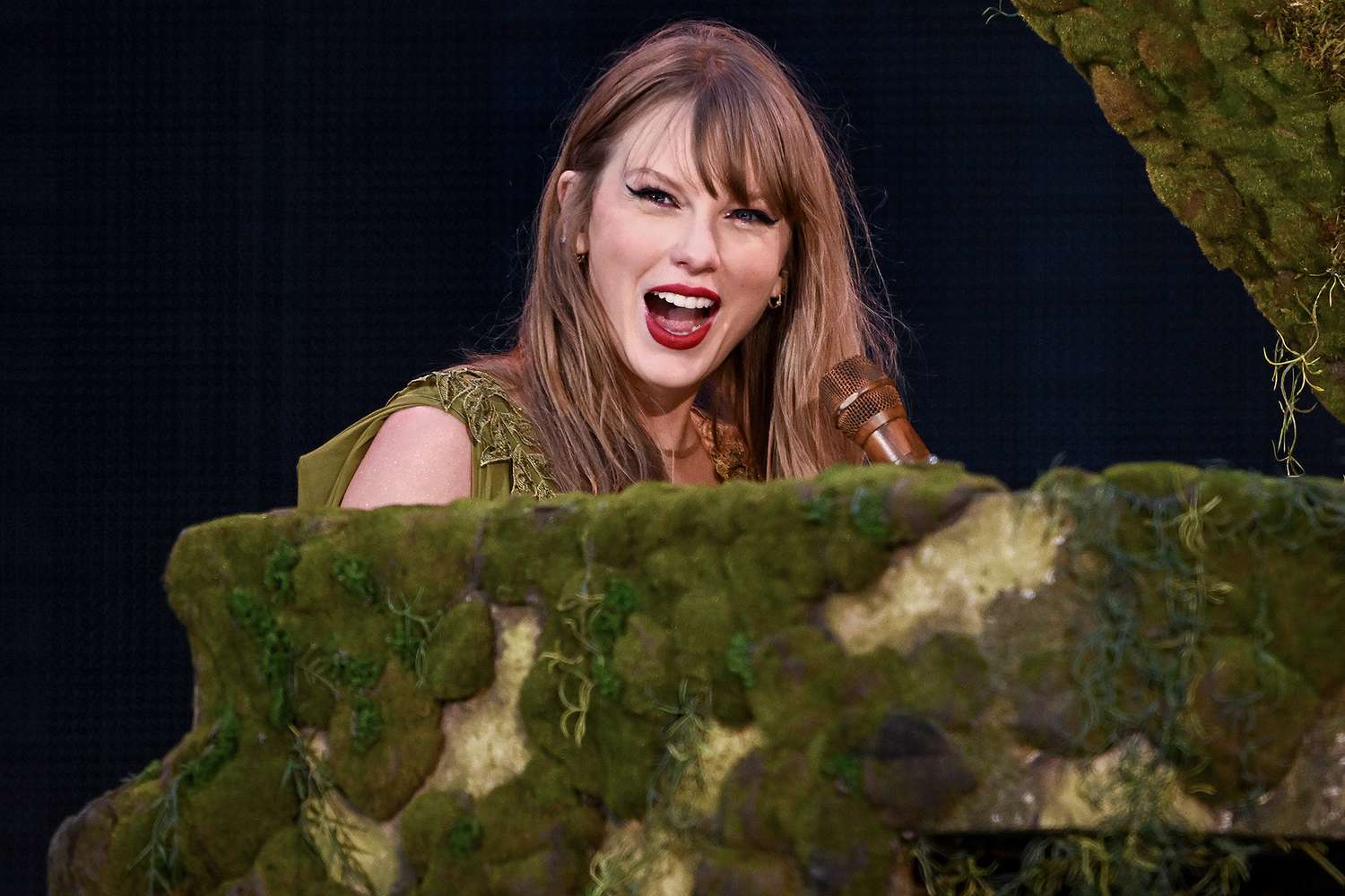Taylor Swift Puji Kerumunan Tur Generation Liverpool yang ‘Cantik’ Semasa Pertunjukan Taylor Swift Puji Kerumunan Tur Generation Liverpool yang ‘Cantik’ Semasa Pertunjukan