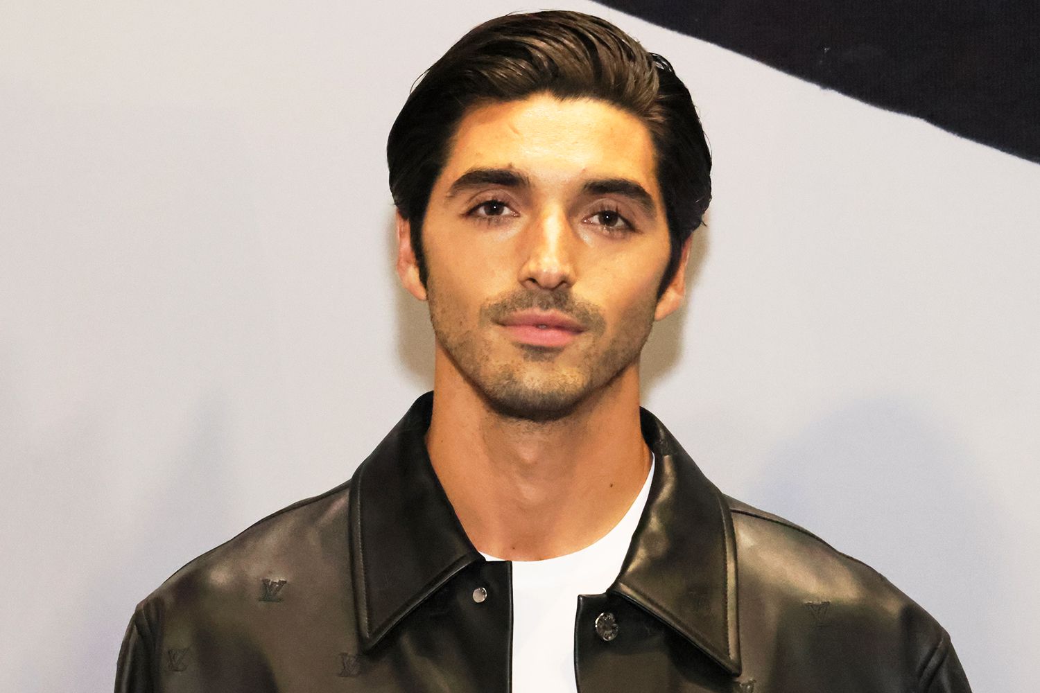 Taylor Zakhar Perez tentang Mengatasi Kematian Kakaknya Taylor Zakhar Perez tentang Mengatasi Kematian Kakaknya