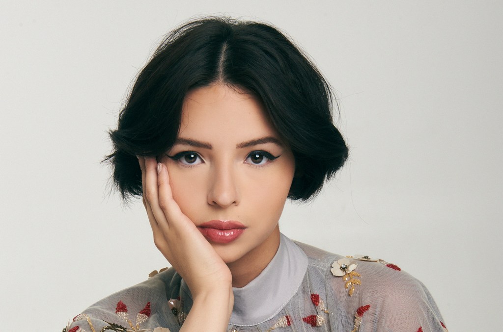 Bagaimana Ángela Aguilar Memperkuat Warisan Musik Keluarganya Bagaimana Ángela Aguilar Memperkuat Warisan Musik Keluarganya