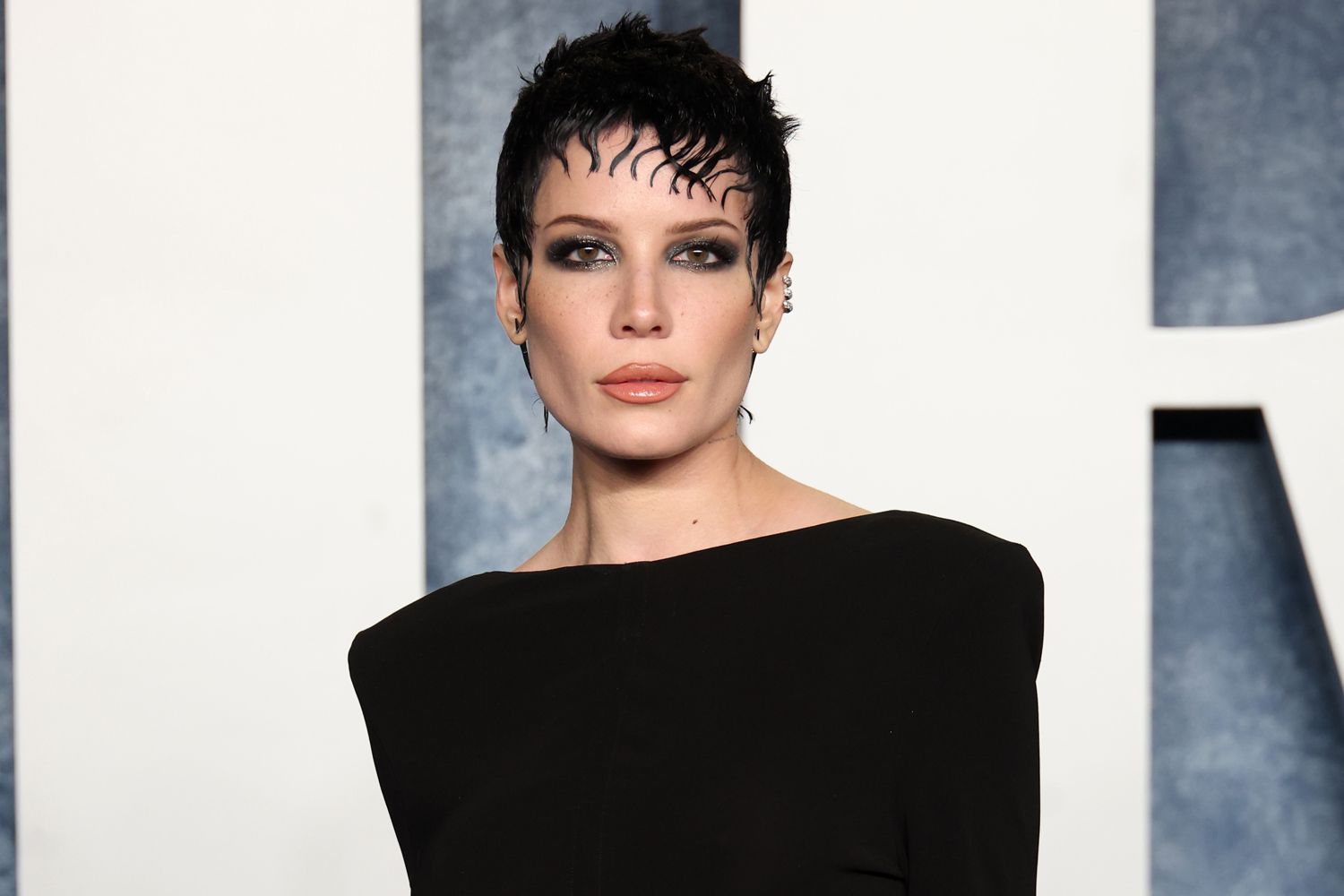 Halsey Merilis ‘The Finish’ Saat Dia Mengungkap Rahasia Perjuangan Kesehatannya Halsey Merilis ‘The Finish’ Saat Dia Mengungkap Rahasia Perjuangan Kesehatannya