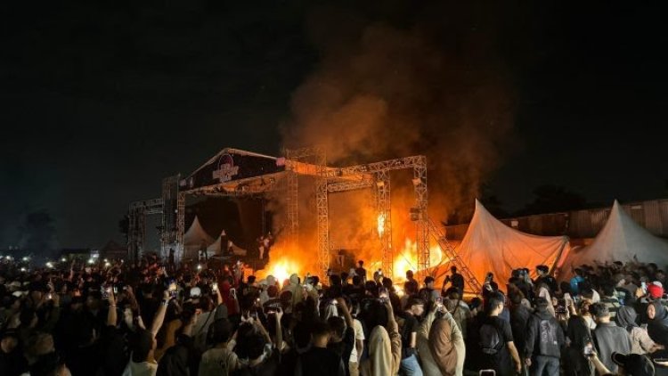 Akhirnya Dikembalikan Pagar Barikade Milik Vendor Konser Musik di Tangerang Akhirnya Dikembalikan Pagar Barikade Milik Vendor Konser Musik di Tangerang