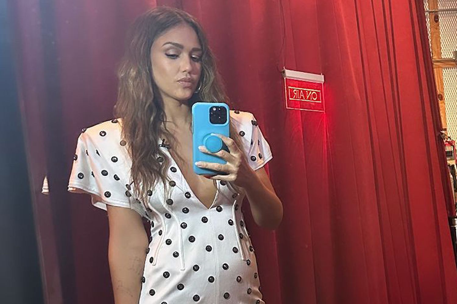 Jessica Alba Mengenakan Gaun Polka Dot untuk Musim Panas: Lihatlah Jessica Alba Mengenakan Gaun Polka Dot untuk Musim Panas: Lihatlah