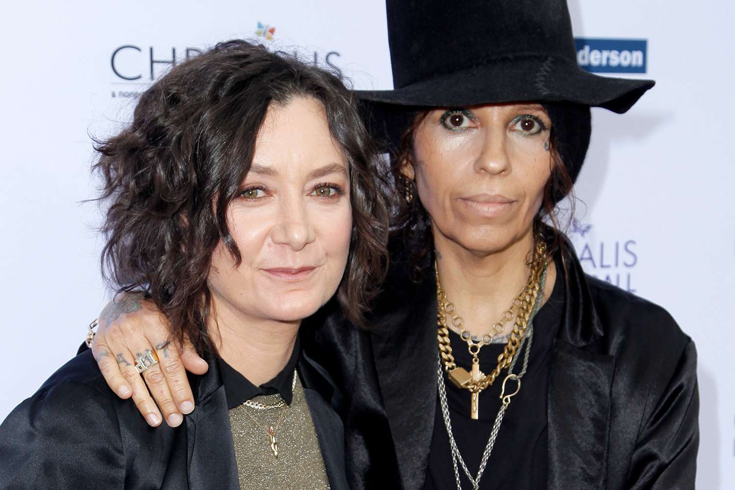 Bagaimana Linda Perry dan Sara Gilbert Menghindari Perceraian yang ‘Berantakan’ Bagaimana Linda Perry dan Sara Gilbert Menghindari Perceraian yang ‘Berantakan’