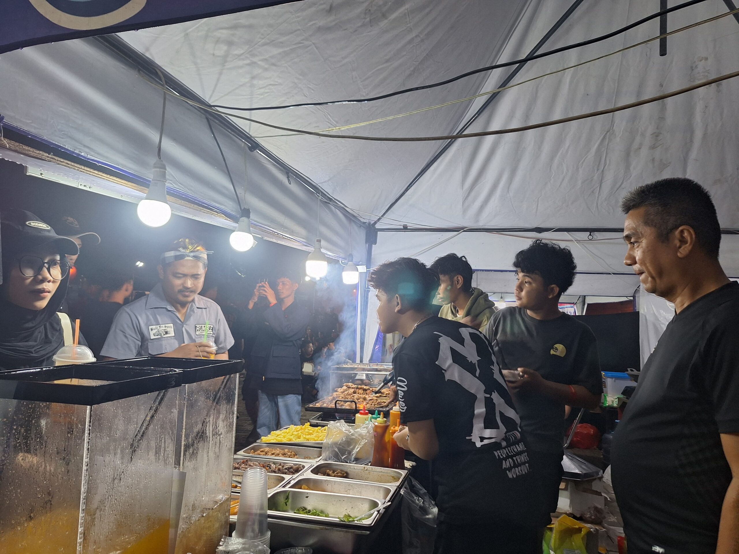 Gokil! Tenant UMKM di Konser Syalala Fest Cikarang Raih Omzet Rp10 Juta Gokil! Tenant UMKM di Konser Syalala Fest Cikarang Raih Omzet Rp10 Juta