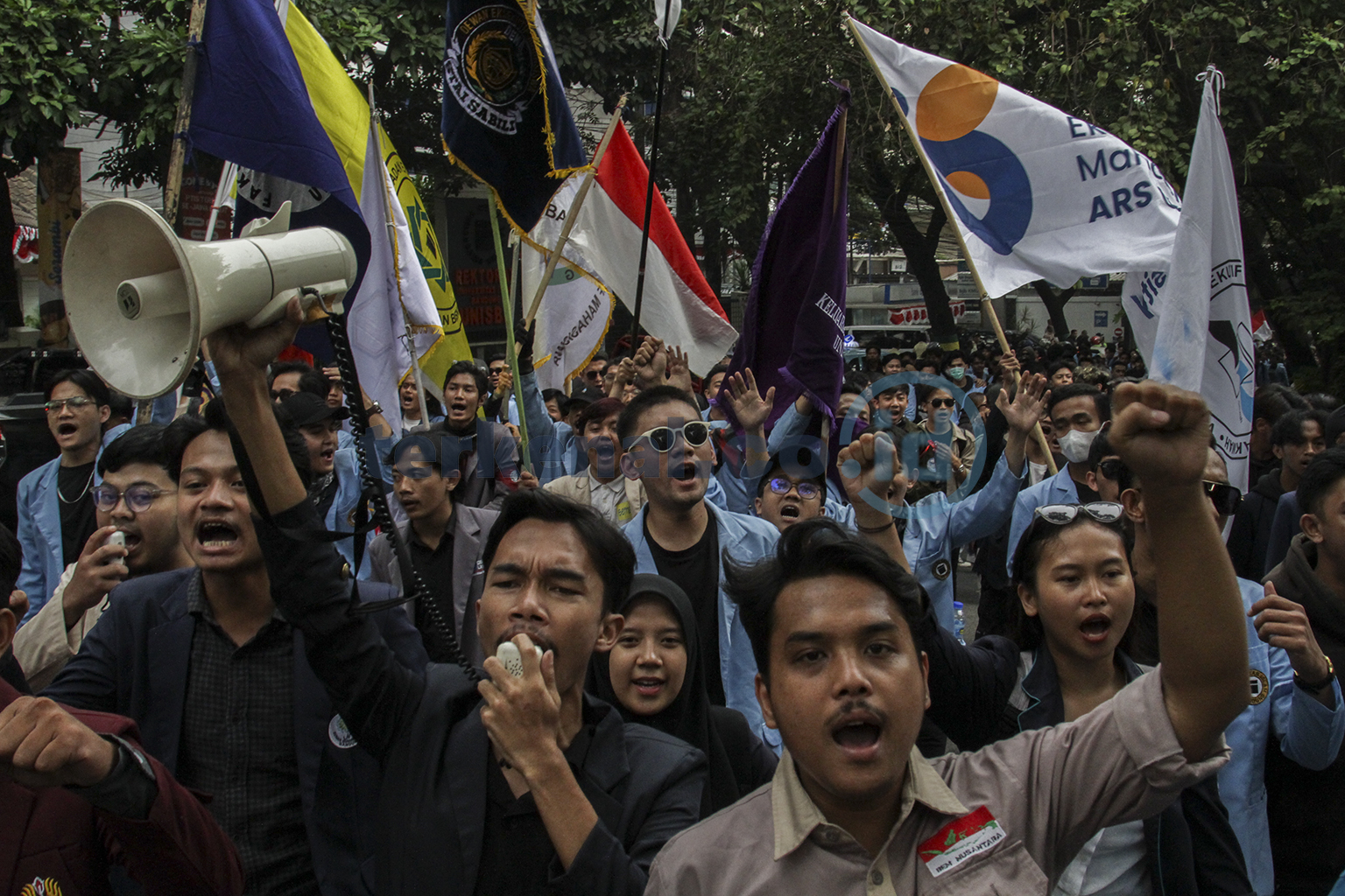 FOTO: Aksi Mahasiswa Kawal Putusan MK di Bandung FOTO: Aksi Mahasiswa Kawal Putusan MK di Bandung