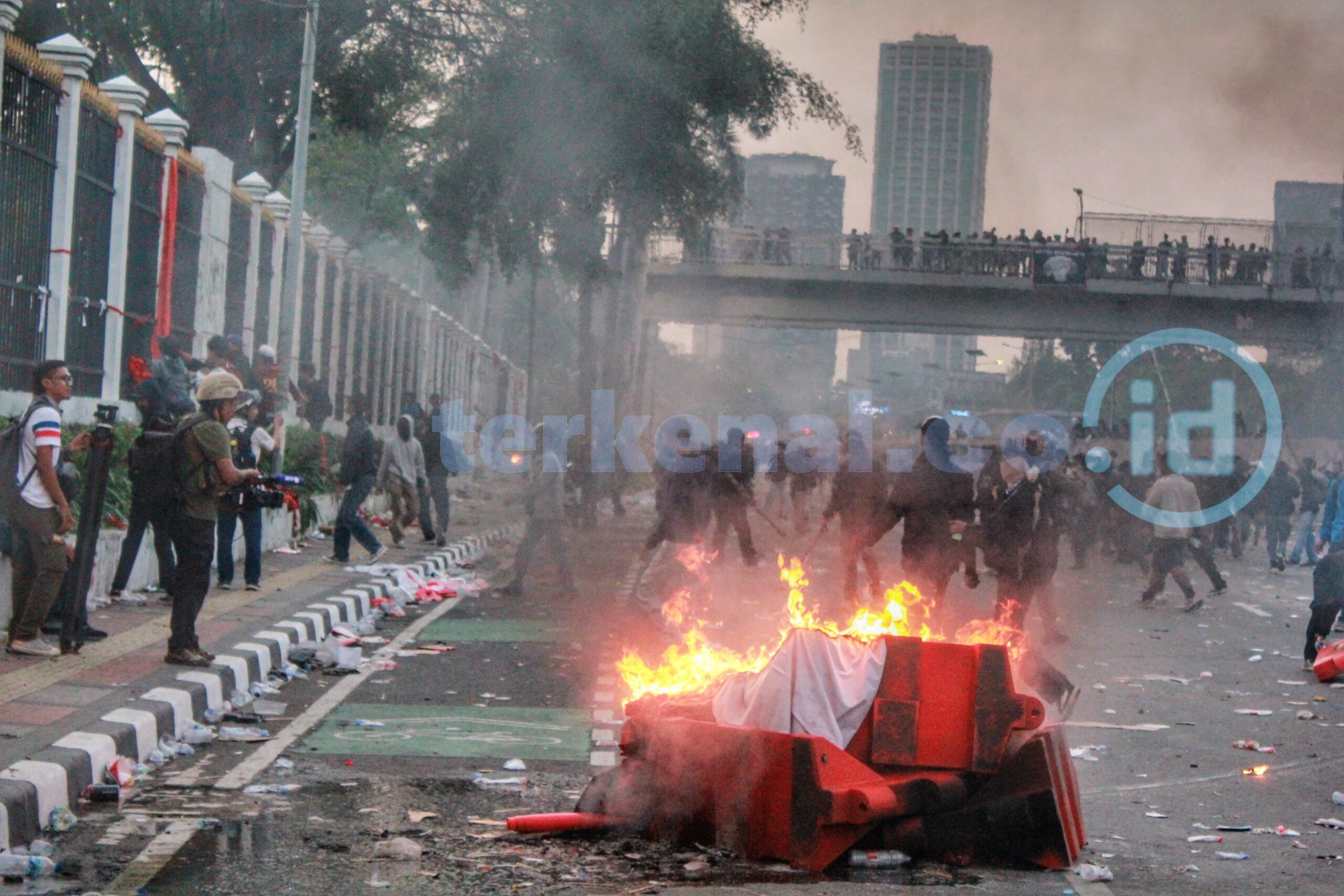 Darurat! YLBHI Minta Kapolri Bebaskan 159 Demonstran di Jakarta Darurat! YLBHI Minta Kapolri Bebaskan 159 Demonstran di Jakarta
