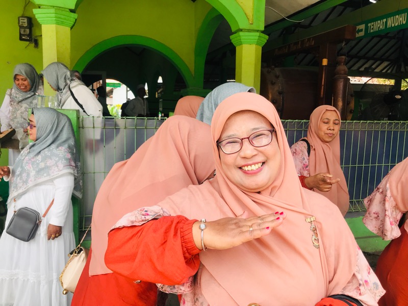 Simak! Cerita Ibu-ibu di Cikarang yang Menyukai Kepemimpinan Dani Ramdan Simak! Cerita Ibu-ibu di Cikarang yang Menyukai Kepemimpinan Dani Ramdan