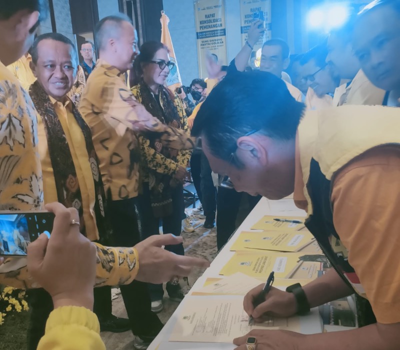 Mantap! Paslon Dani-Romli Hadiri Rapat Koordinasi Partai Golkar di Jawa Barat Mantap! Paslon Dani-Romli Hadiri Rapat Koordinasi Partai Golkar di Jawa Barat