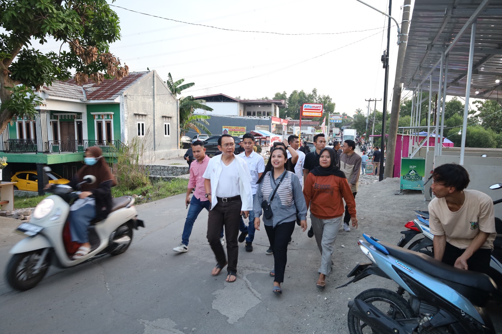 Dani-Romli Janji Akan Kembangkan Wisata Ruang Publik Hijau di Bukit Bojongmangu Hyundai Dani-Romli Janji Akan Kembangkan Wisata Ruang Publik Hijau di Bukit Bojongmangu Hyundai