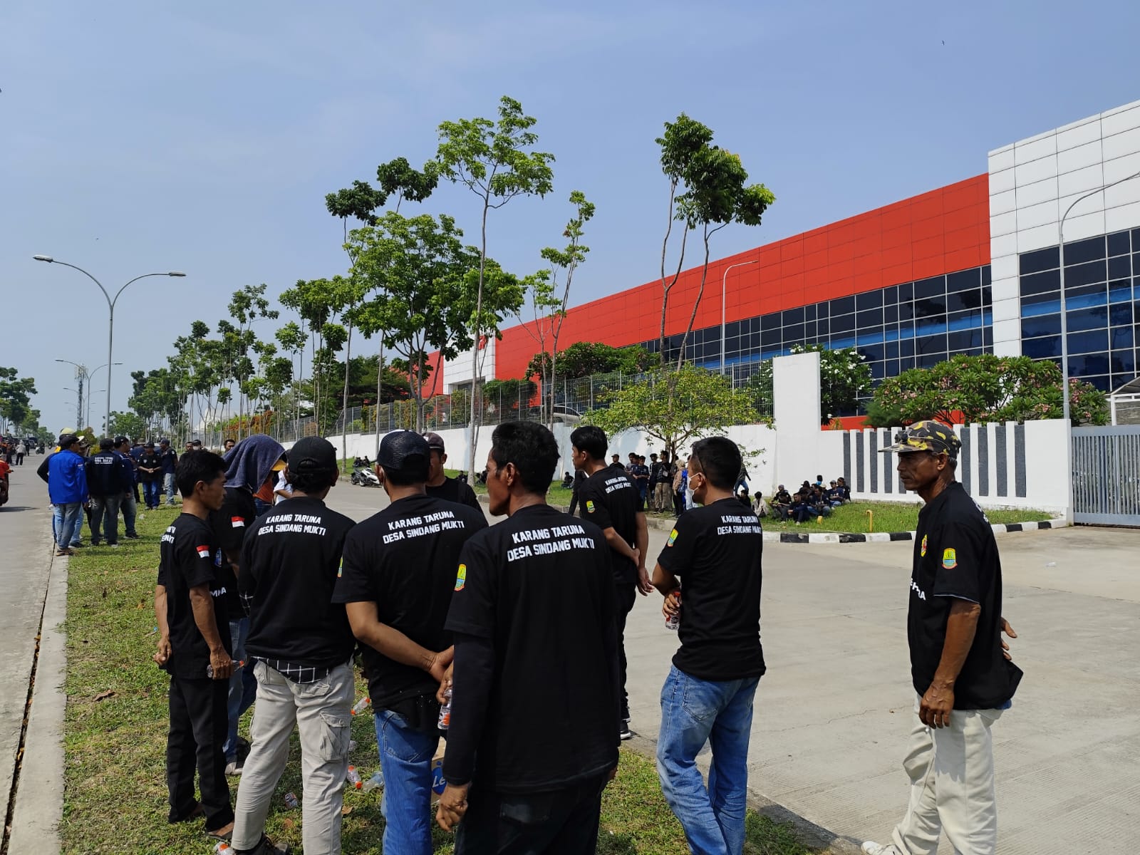 Mantap! 13 Ormas dan Karang Taruna Jaga Kondusifitas di PT IGP Karawang Mantap! 13 Ormas dan Karang Taruna Jaga Kondusifitas di PT IGP Karawang