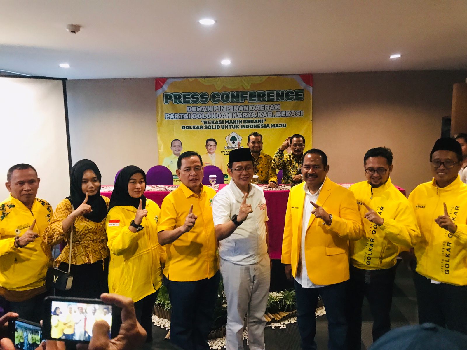 Siap-siap Golkar Kabupaten Bekasi Akan PAW Legislatif yang Tidak Dukung Dani Ramdan-Romli Siap-siap Golkar Kabupaten Bekasi Akan PAW Legislatif yang Tidak Dukung Dani Ramdan-Romli