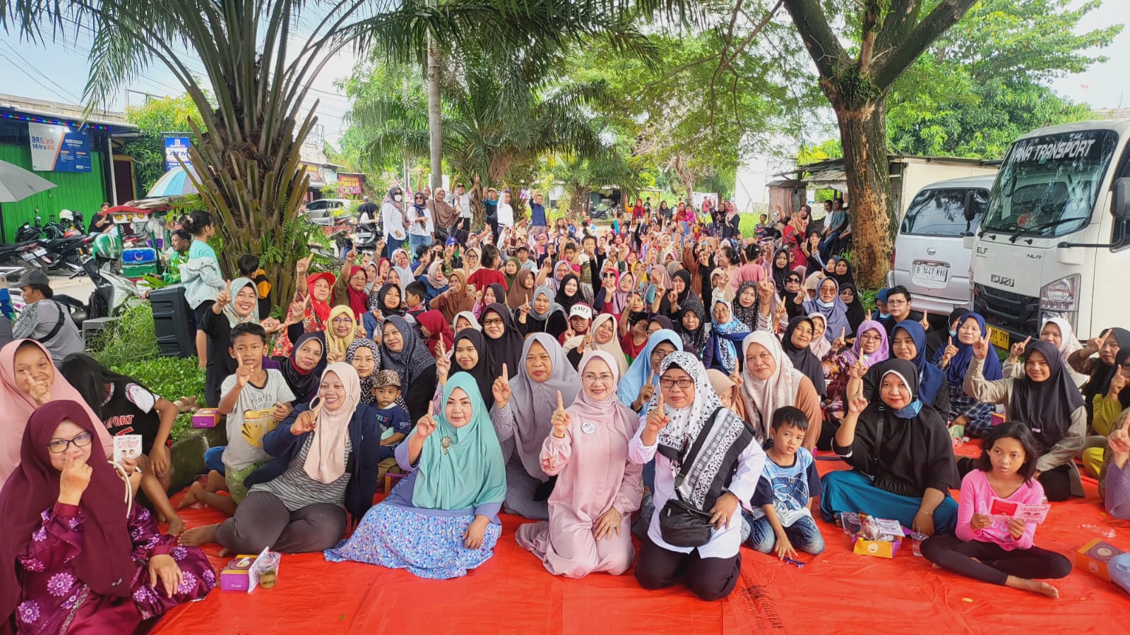 Ria Dani Ramdan Masif Turun ke Masyarakat: Emak-emak Kabupaten Bekasi ‘Menyala’ untuk Dani-Romli Ria Dani Ramdan Masif Turun ke Masyarakat: Emak-emak Kabupaten Bekasi ‘Menyala’ untuk Dani-Romli