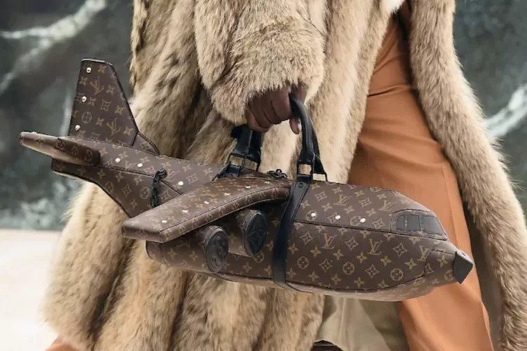 Viral! Tas Tangan Louis Vuitton Jadi Perhatian Publik Viral! Tas Tangan Louis Vuitton Jadi Perhatian Publik