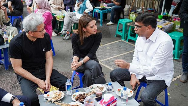 Ketika Manusia Rp 2.000 Triliun Pertama Kali Makan Gultik di Trotoar Blok M Ketika Manusia Rp 2.000 Triliun Pertama Kali Makan Gultik di Trotoar Blok M