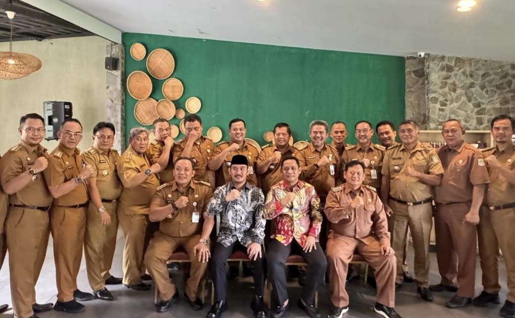 Bupati dan Wakil Bupati Bekasi Terpilih Gelar Pertemuan dengan Para Camat, Ini yang Dibahas Bupati dan Wakil Bupati Bekasi Terpilih Gelar Pertemuan dengan Para Camat, Ini yang Dibahas
