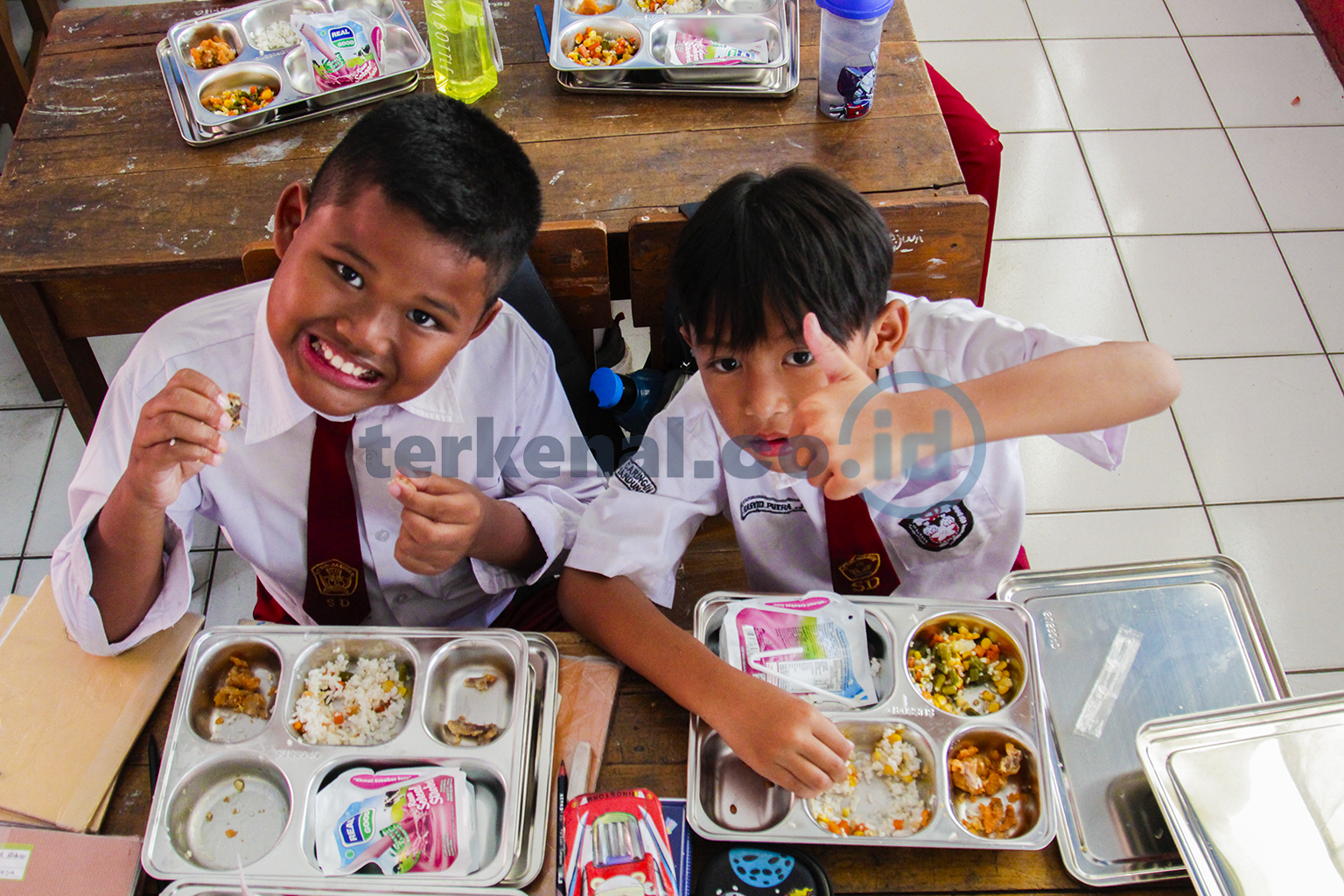 Makan Bergizi Gratis Perporsi Rp 10.000 dan Masih Gunakan Sistem “Reimburse” Makan Bergizi Gratis Perporsi Rp 10.000 dan Masih Gunakan Sistem “Reimburse”