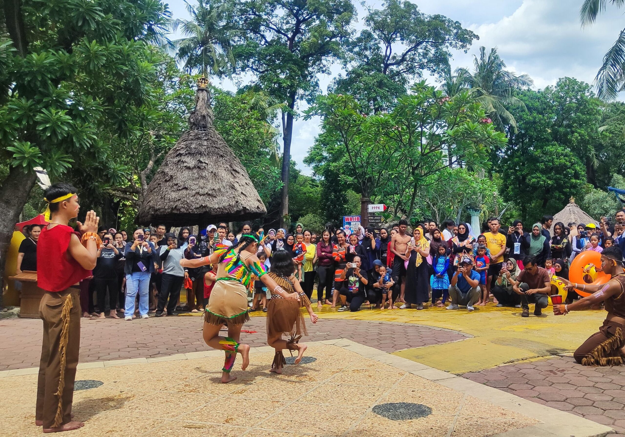 Berkah! Awal Tahun 2025 Wisata WaterBoom Lippo Cikarang Ramai Pengunjung Berkah! Awal Tahun 2025 Wisata WaterBoom Lippo Cikarang Ramai Pengunjung