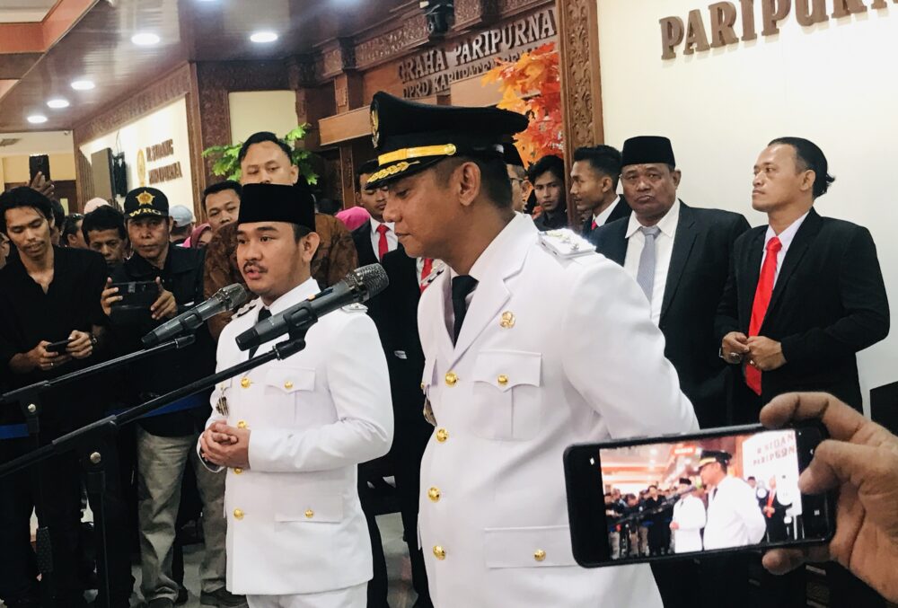 Usai Dilantik, Bupati Bekasi Ade Kuswara Kunang Tegaskan Pejabat OPD yang Tidak Fatsun Akan Dirotasi Mutasi Usai Dilantik, Bupati Bekasi Ade Kuswara Kunang Tegaskan Pejabat OPD yang Tidak Fatsun Akan Dirotasi Mutasi